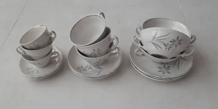Conjunto de louças de porcelana
