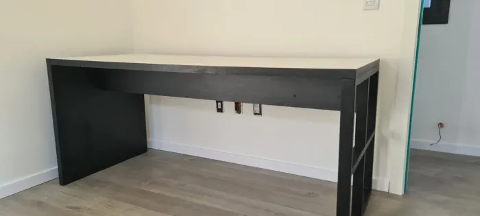 Vendo 2 mesas de escritório em MDF