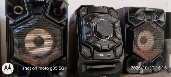 Som Samsung 200 RMS não pega Bluetooth não tem controle funcionando tudo valor r$ 230