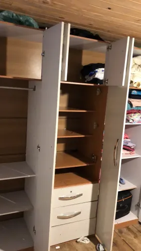 Guarda roupa em bom estado 