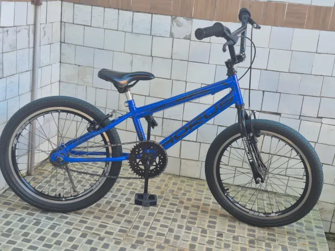 Bicicleta Cross aro 20 semi nova 