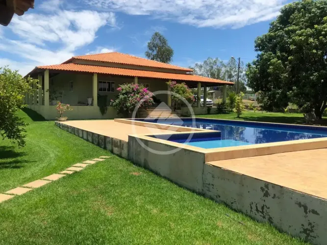 Chácara na guia próximo Valle Gramado, 610 m² de área construída, piscina, 4 quartos sendo