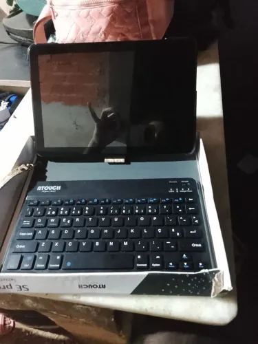 Vendo tablet com teclado touch