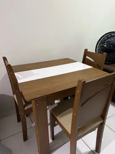 Mesa de jantar 4 lugares