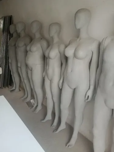 Manequim masculino e feminino 