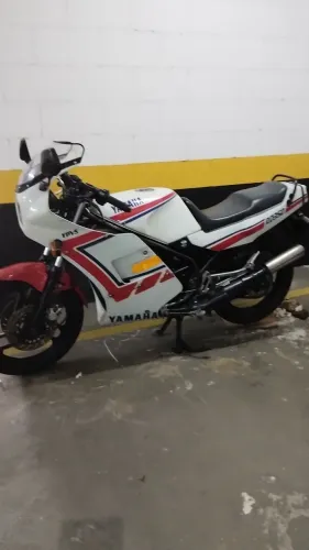 Vendo Yamaha RD 350 LC ano 1988 2º dono está na garagem a mais de 1 ano