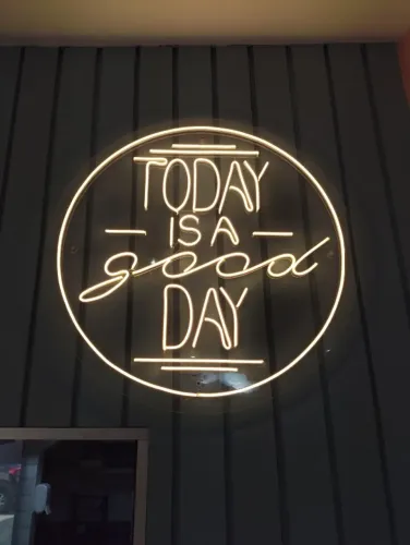 Placa Luminária Neon Led Today Is A Good Day