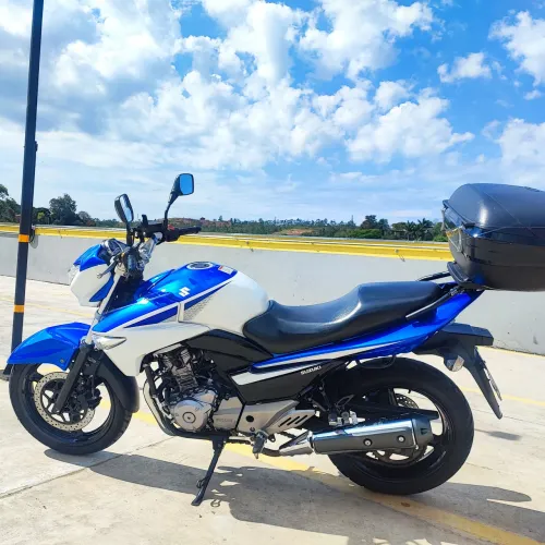 SUZUKI INAZUMA 2015