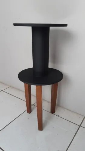 Mesinha decorativa artesanal.