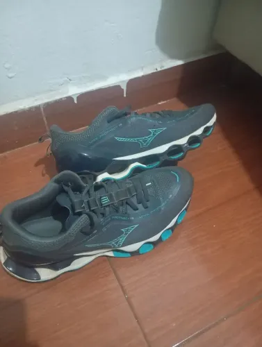 Tênis Mizuno Vietnã