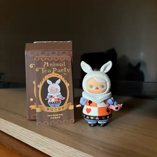 Pop Mart Pucky Animal Tea Party (Poker Rabbit Baby)
