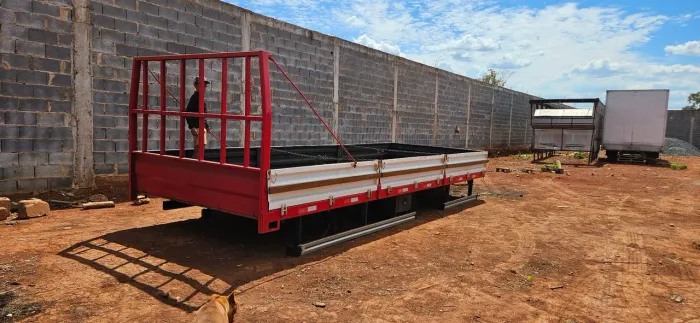 Vendo carroceria 3/4 comp 6.20x230.Vendo carroceria MB 8.30mtrs. 