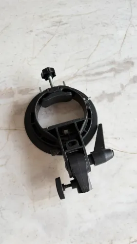 Adaptador Bowens para flash portátil e tripé
