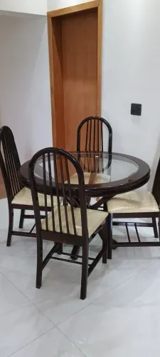 mesa de jantar redonda, acabamento mogno