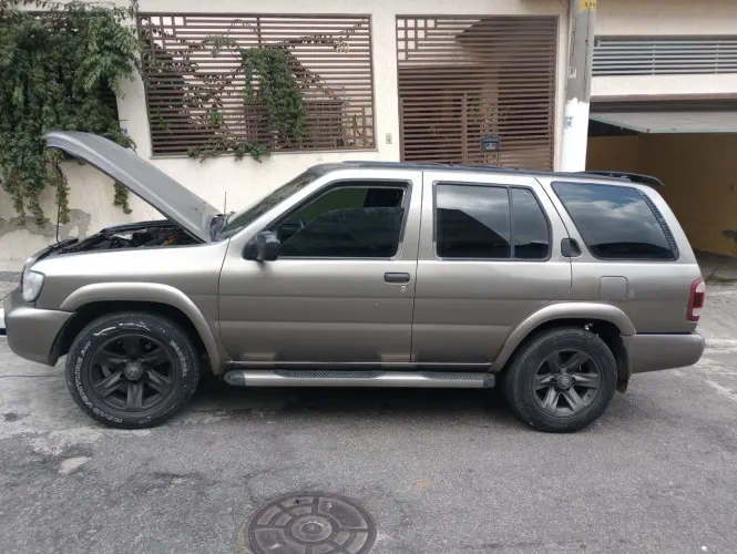 Nissan Pathfinder SE Luxo 3.5 V6 24V 243cv 2004