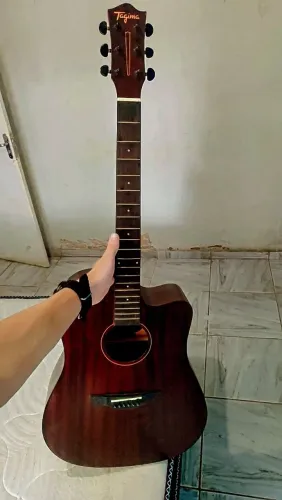 Vendo violão elétrico, Tagima Kansas, bonito, funcionando normalmente, vai sem as cordas.