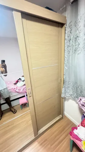Guarda-Roupa Casal 3 Portas de Correr com Espelho - Ótimo Estado
