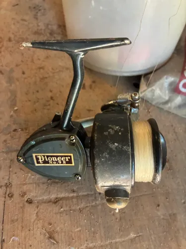 Kit de Pesca Vintage - Molinete Pioneer Nº 98 + acessórios antigos