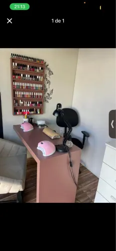 Mesa e expositor manicure