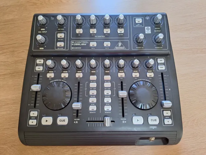 Controladora BCD 3000 Behringer