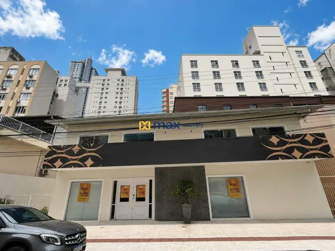 Locação: Casa Comercial Ampla no Centro de Balneário Camboriú