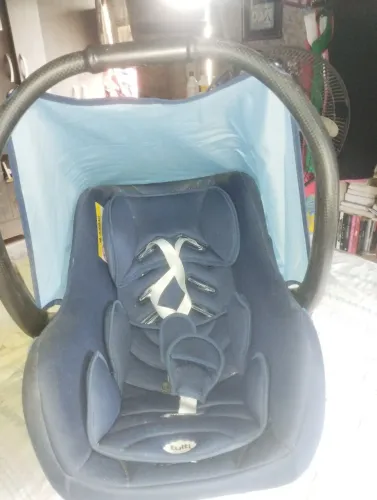 Vende-se um bebê conforto 