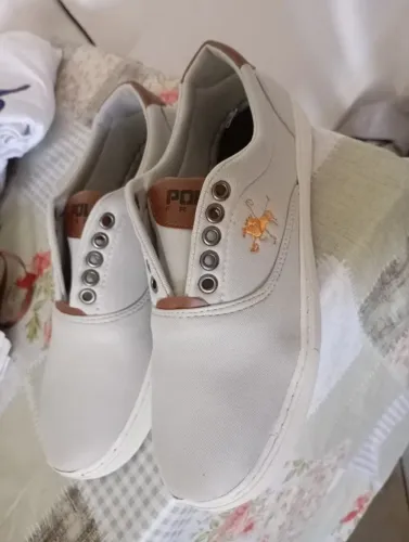 Vendo um sapato masculino