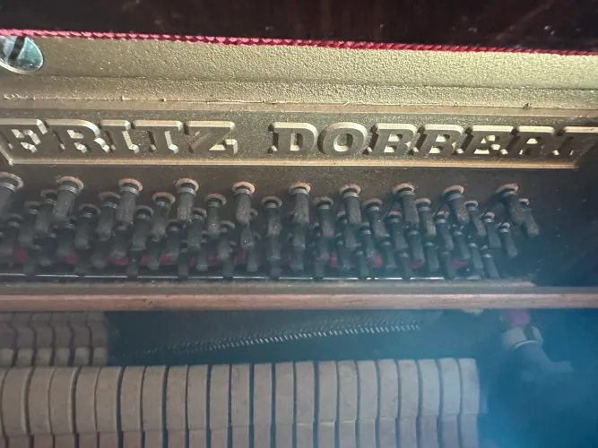 Piano de parede Fritz Dobbert