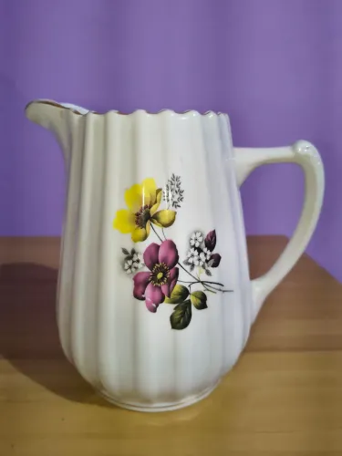 Jarra de porcelana antiga década de 90