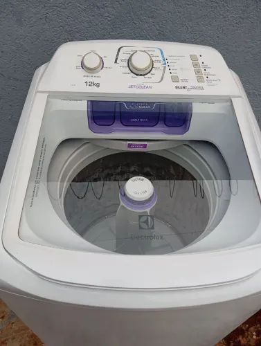 Vendo Electrolux 12 kg 3 meses de garantia total 