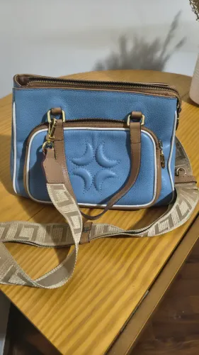 Bolsa luz da lua azul com detalhes off white - Couro