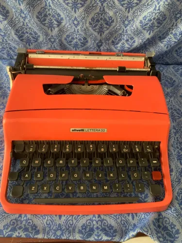 Máquina de escrever Olivetti Lettera 32 anos 1960