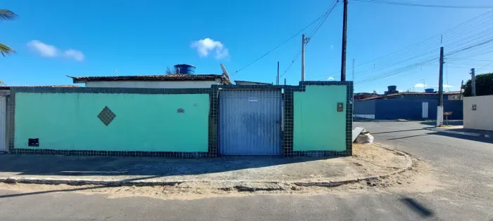 Vende-se casa de esquina no bairro Lagoa Azul