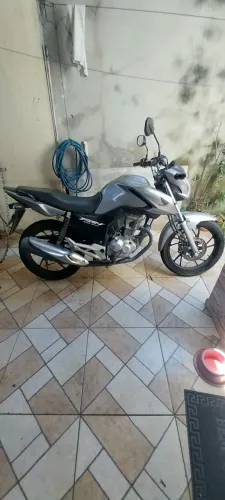 Vendo-o moto único dono e baixa quilometragem.