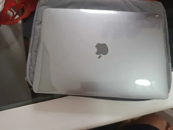 Mac Book Pro 13" 2018 - 275 ciclos com touch bar