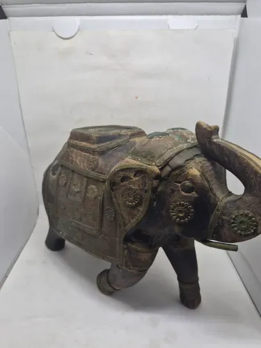 Elefante indiano de madeira.