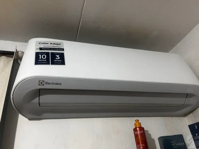 Ar Condicionado Split Hi Wall Electrolux Color Adapt 12000 BTU/h