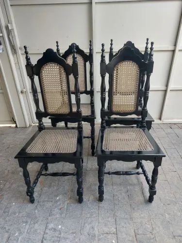 Para vender hoje ( Cadeiras Antigas )