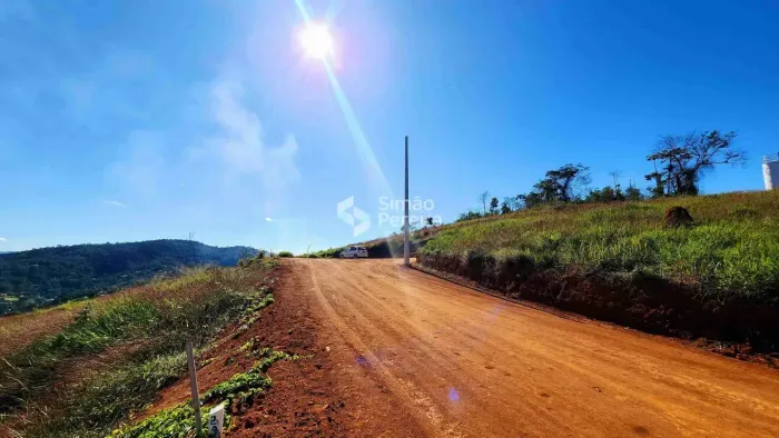 Terreno para venda possui 408m² em Centro - Simão Pereira - MG
