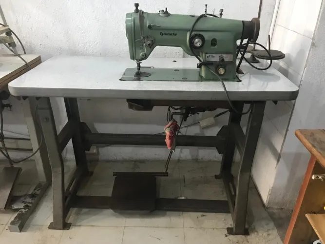 Vendo máquina de costurar Zig Zag da marca Yamato