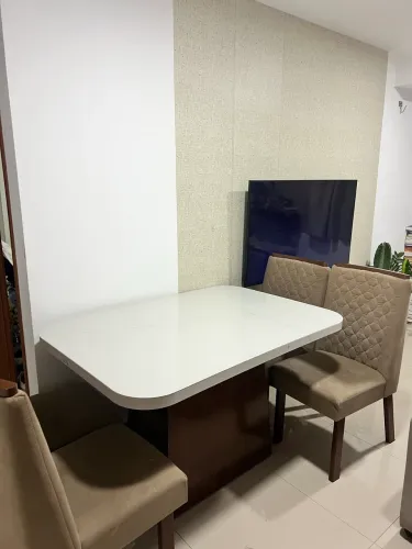 Mesa de jantar- 4 cadeiras