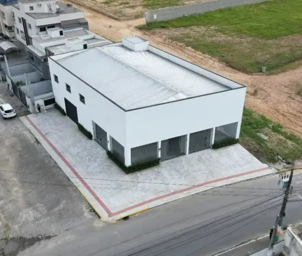 Excelente Galpão a Venda gerando renda alugado no Bairro Areias em Camboriú - SC