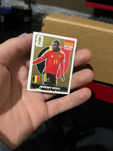 Jeremy Doku OURO figurinha legend (extra)