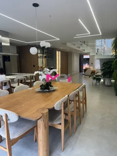 Casa de Luxo em Condomínio à Venda em Jundiaí-SP, Bairro Medeiros: 4 Quartos, 4 Suítes, 3