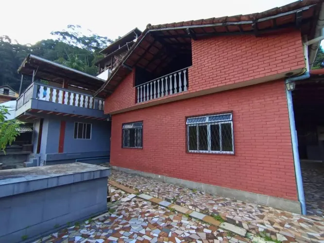 Vendo excelente casa bairro Centenário-Bingen