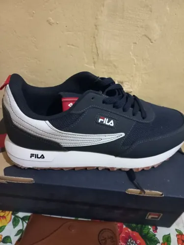 Vendo excelente tênis fila novo zerado na caixa