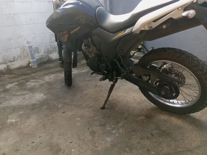 Lander 250 super conservada