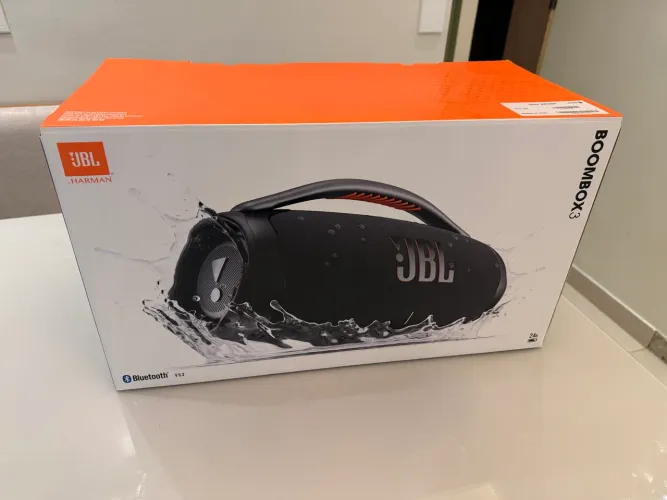 Vendo Boombox JBL três com nota fiscal