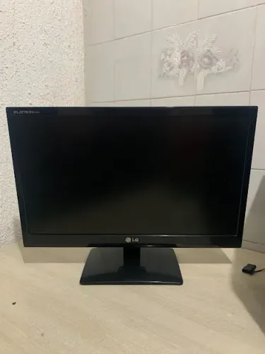 Monitor LG Flatron E2241S 21,5" Full HD LED - Funcionando