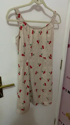 Vestido de Cerejas Bege